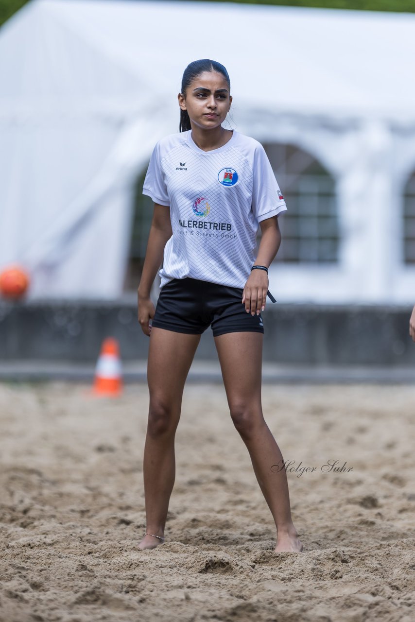 Bild 77 - wBJ/wCJ Beachsoccer Cup